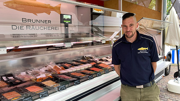 Der Fischstand am Markt Schwamendingen: Brunner Fisch